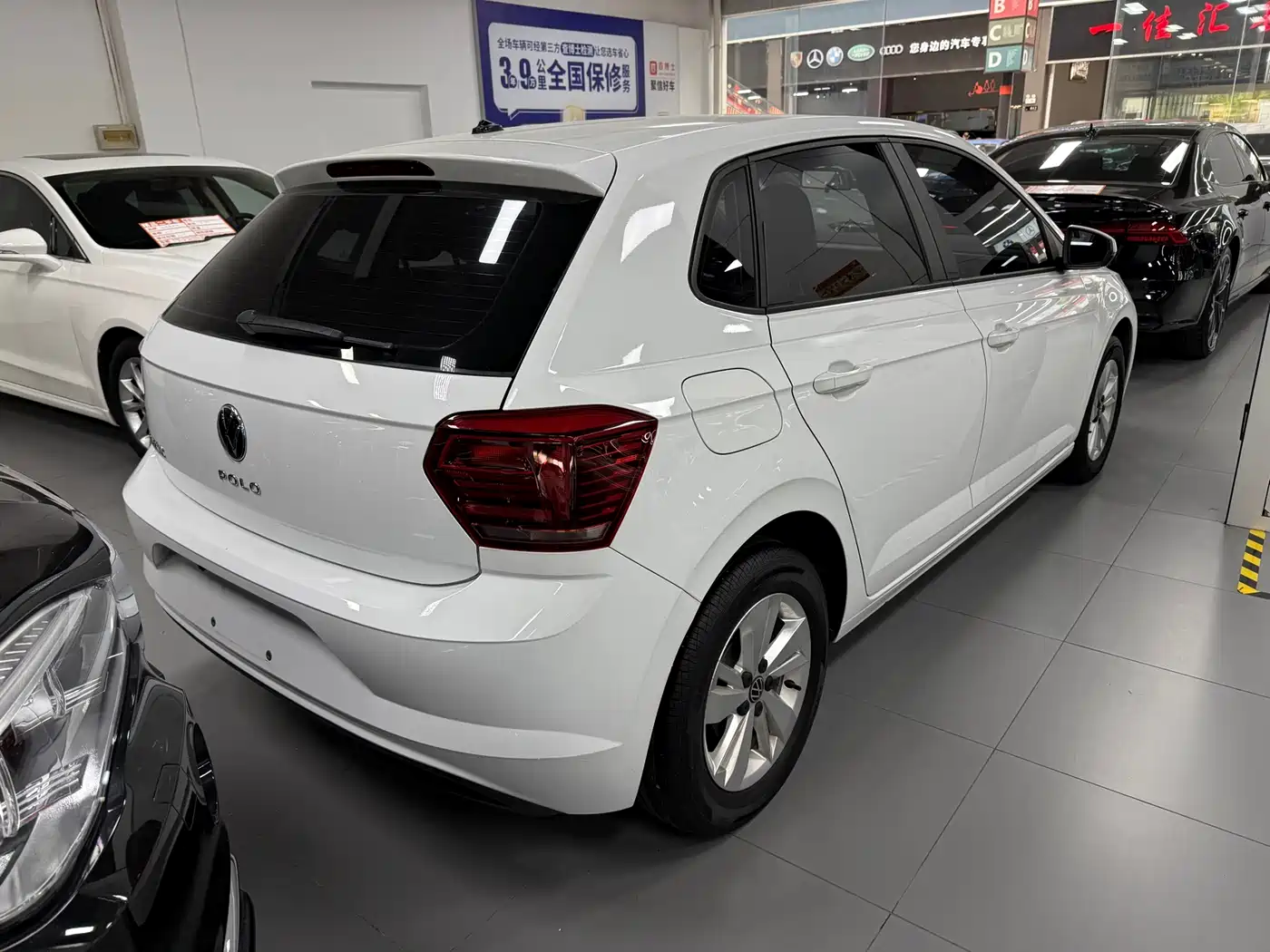 VOLKSWAGEN POLO