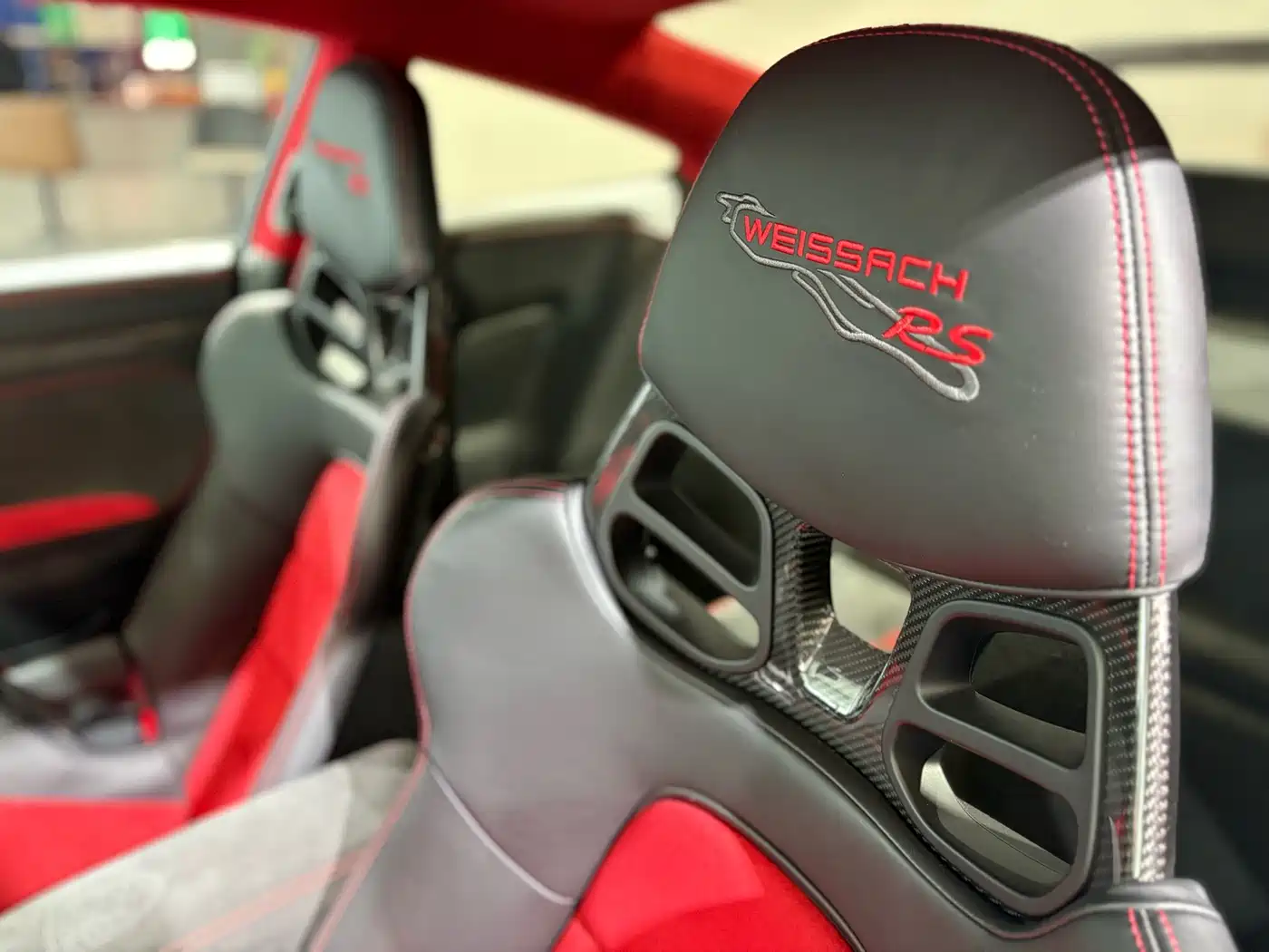 Porsche 911 2018 GT2 RS 3.8T фото 16