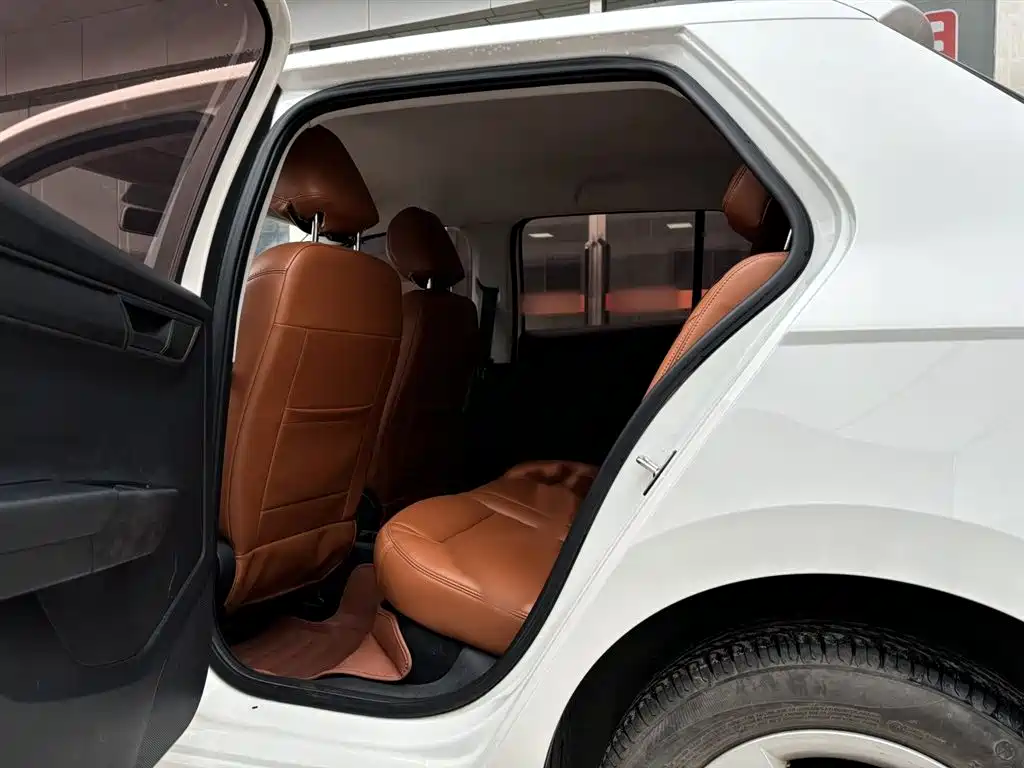 Škoda Fabia 2017 1.4L Manual Car Enjoy Edition фото 16
