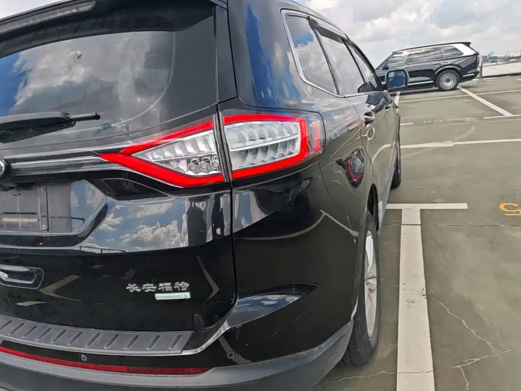Фото 8 - Ford Edge