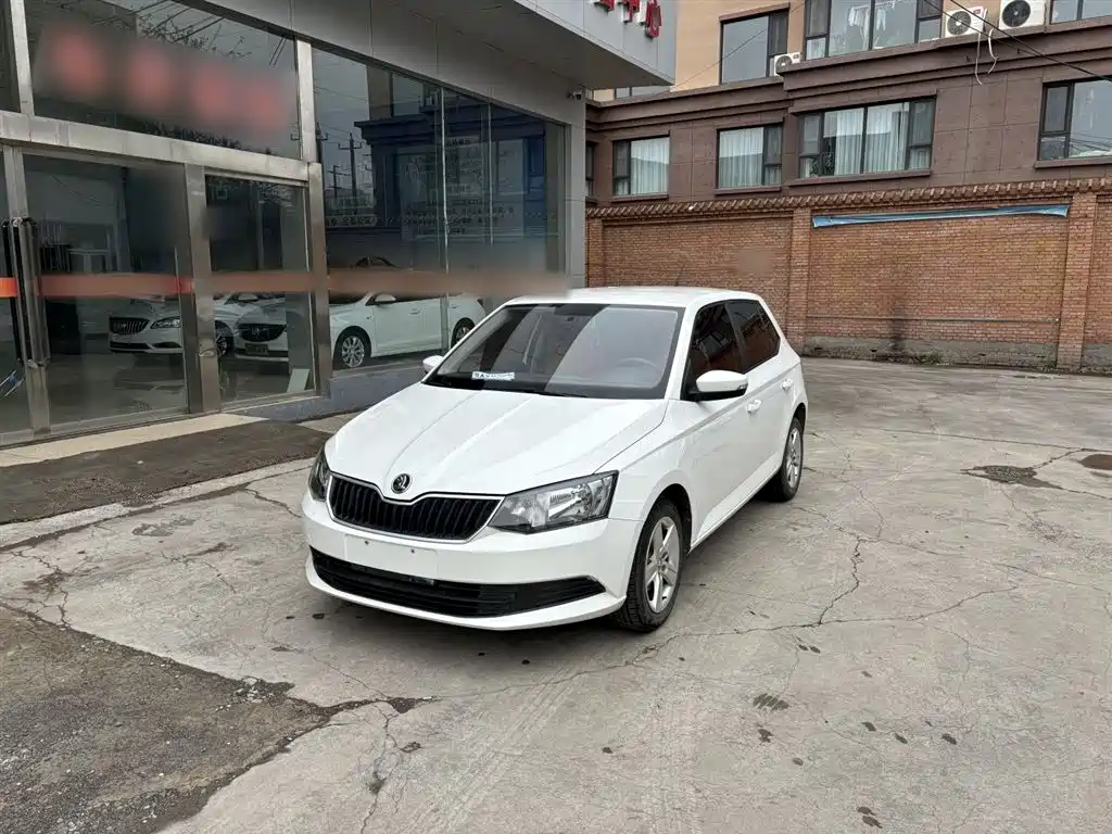 Škoda Fabia 2017 1.4L Manual Car Enjoy Edition фото 2