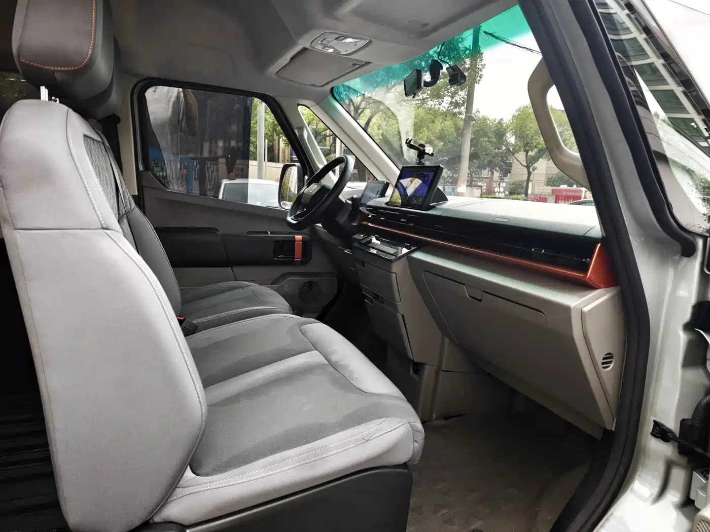 Yuan Cheng Farizon Super VAN 2025 2025 Smart Wealth Edition Short Wheelbase Medium Roof 68kWh Smart Core