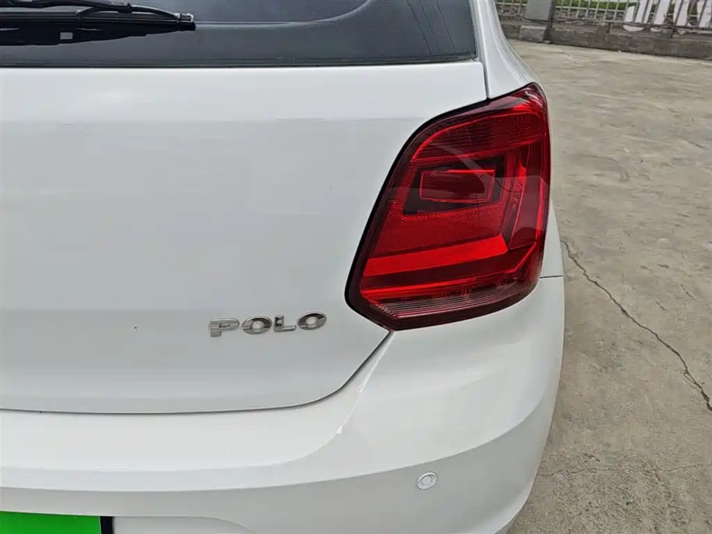 Volkswagen Polo 2016 1.4L Automatic Trend фото 24