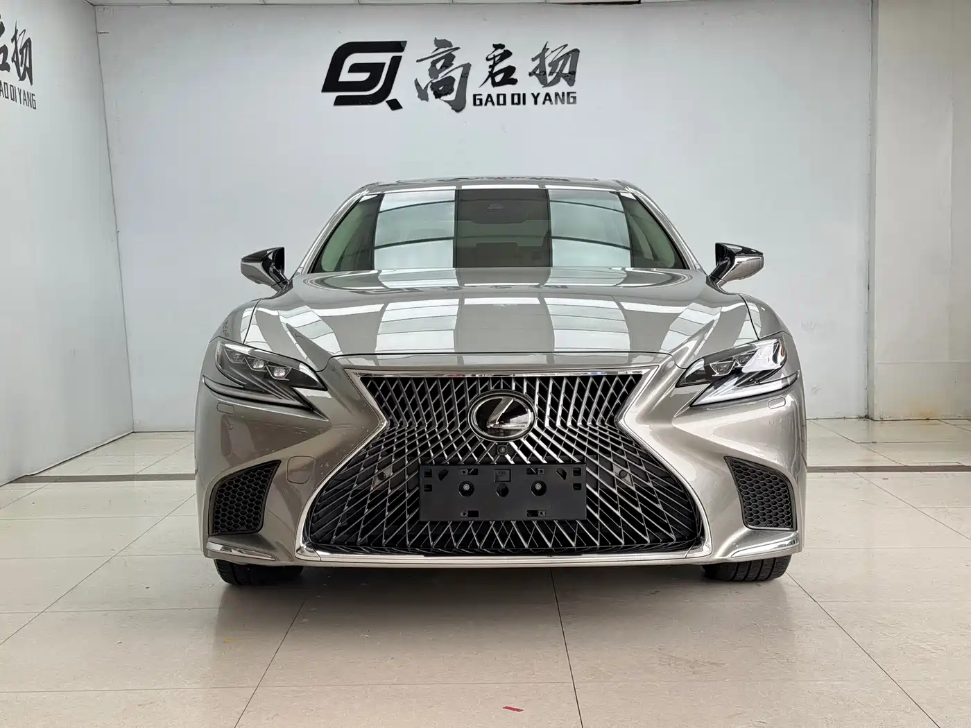 Photo 2 - Lexus LS