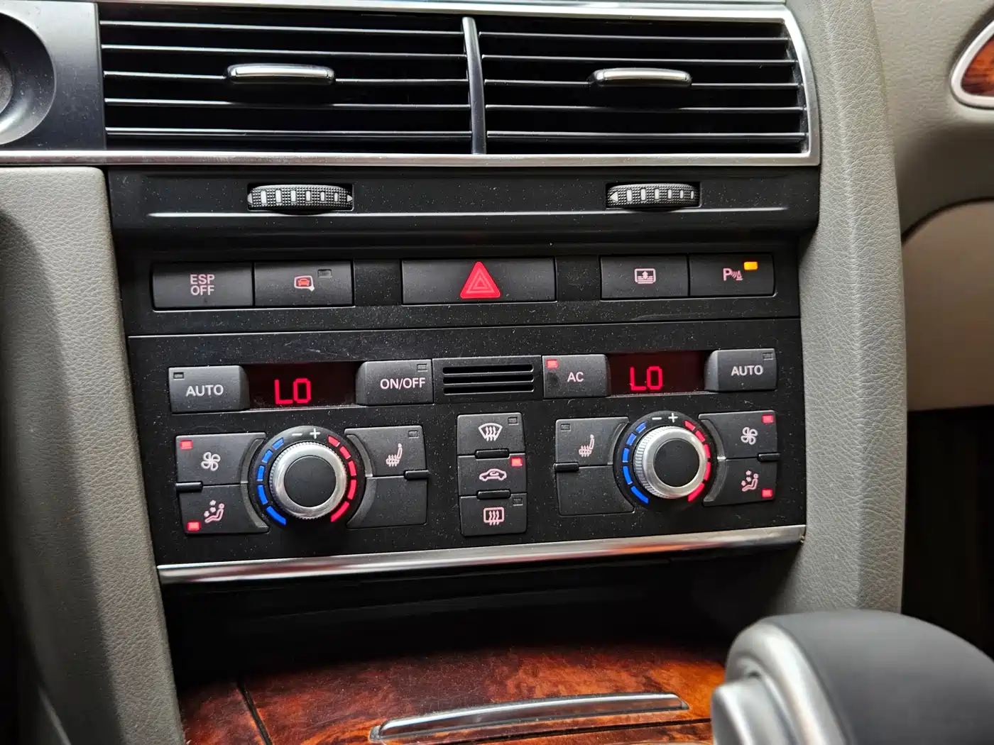 Audi A6L 2011 3.0 TFSI quattro Luxury фото 14