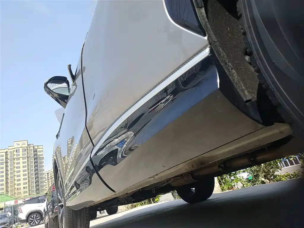 Фото 22 - Roewe RX5