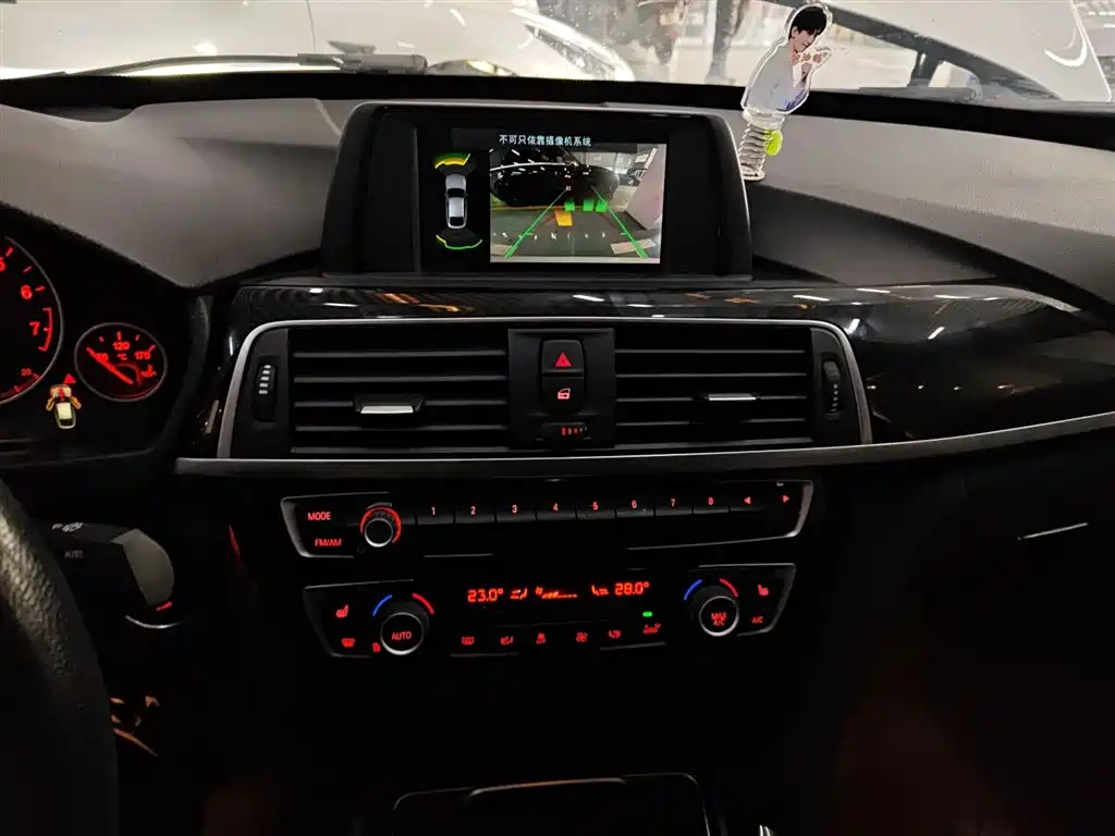 BMW 3 Series GT 2018 320i Fashion фото 13
