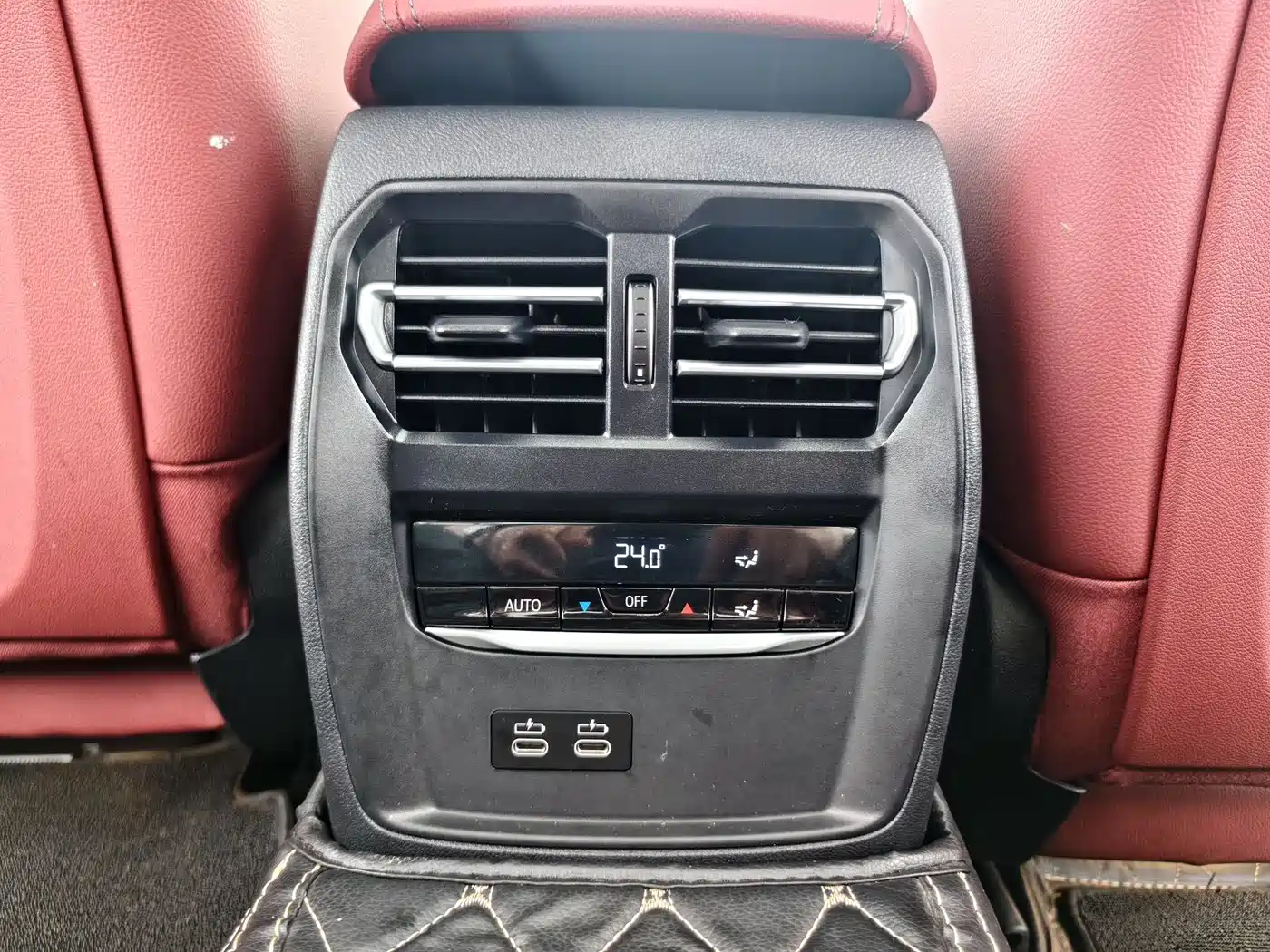 BMW 3 Series 2024 320i M Sport Package фото 20