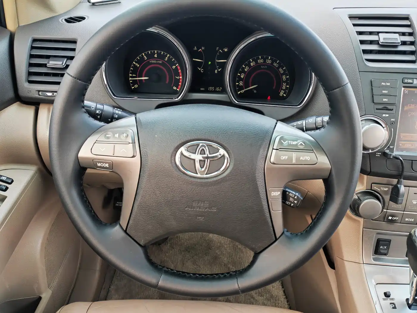 Toyota Highlander 2011 2.7L 2WD 7-seat Luxury фото 12