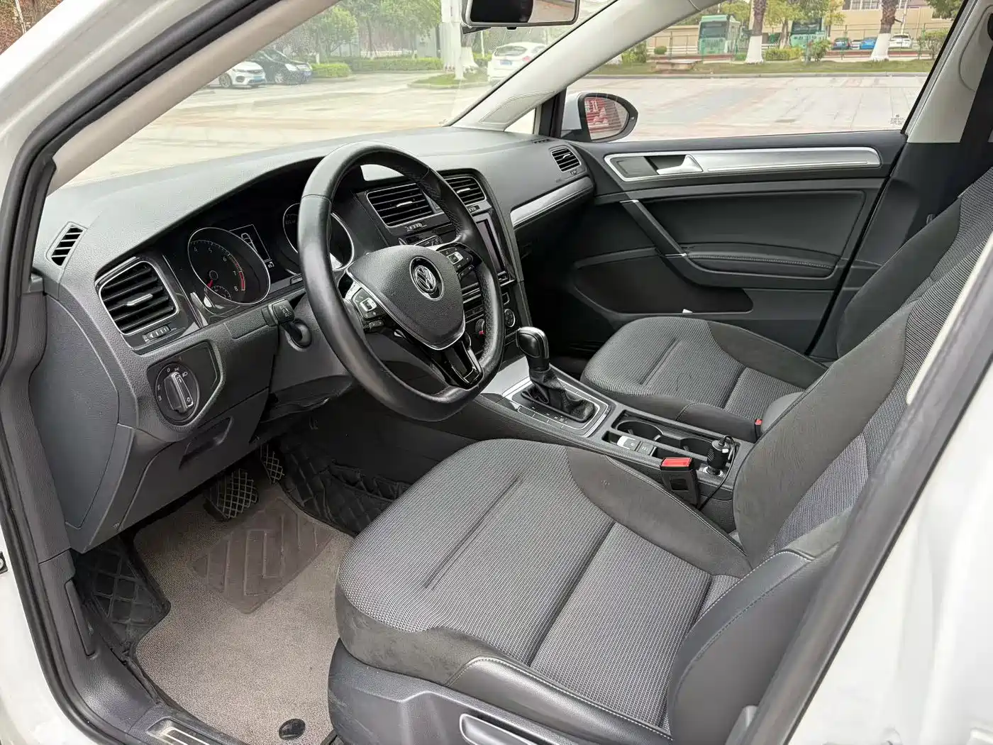 Volkswagen Golf 2019 1.6L Auto Comfort (China V) фото 4