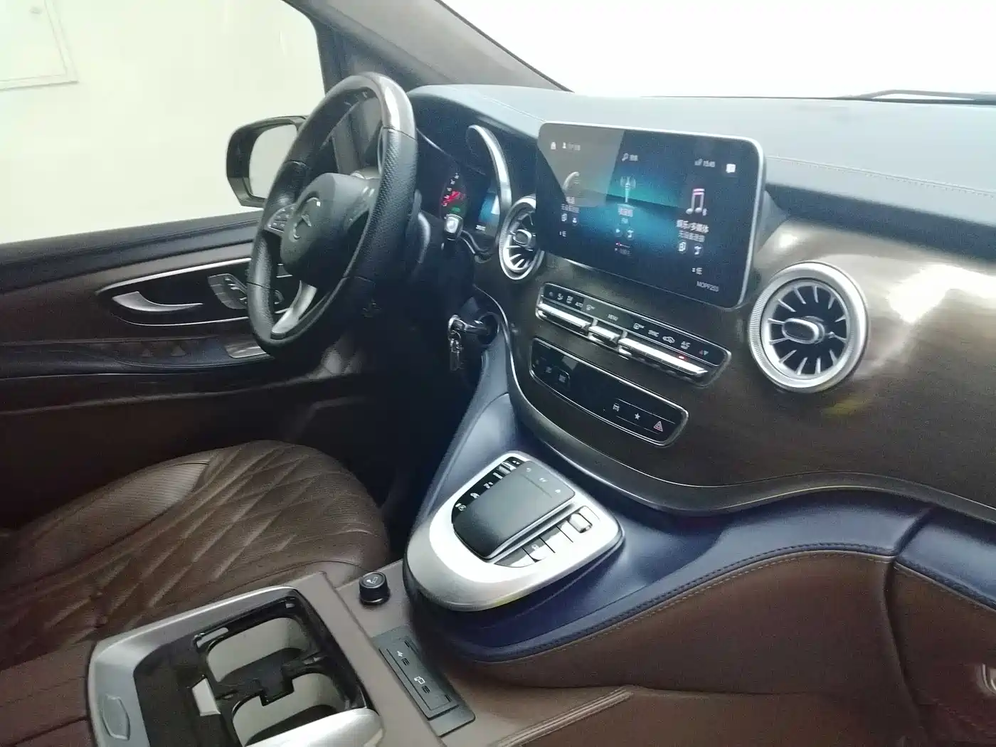 Mercedes-Benz V-Class 2020 Model V 260 L Long Wheelbase Luxury фото 8