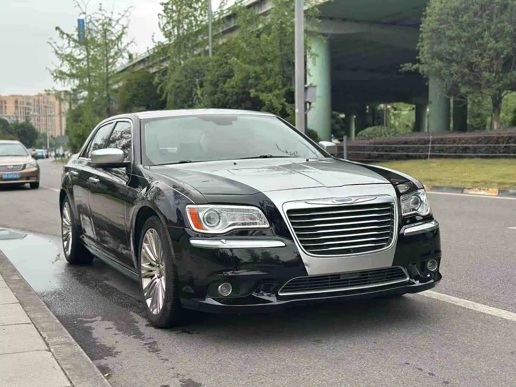 صورة 2 - Chrysler 300C (Import)