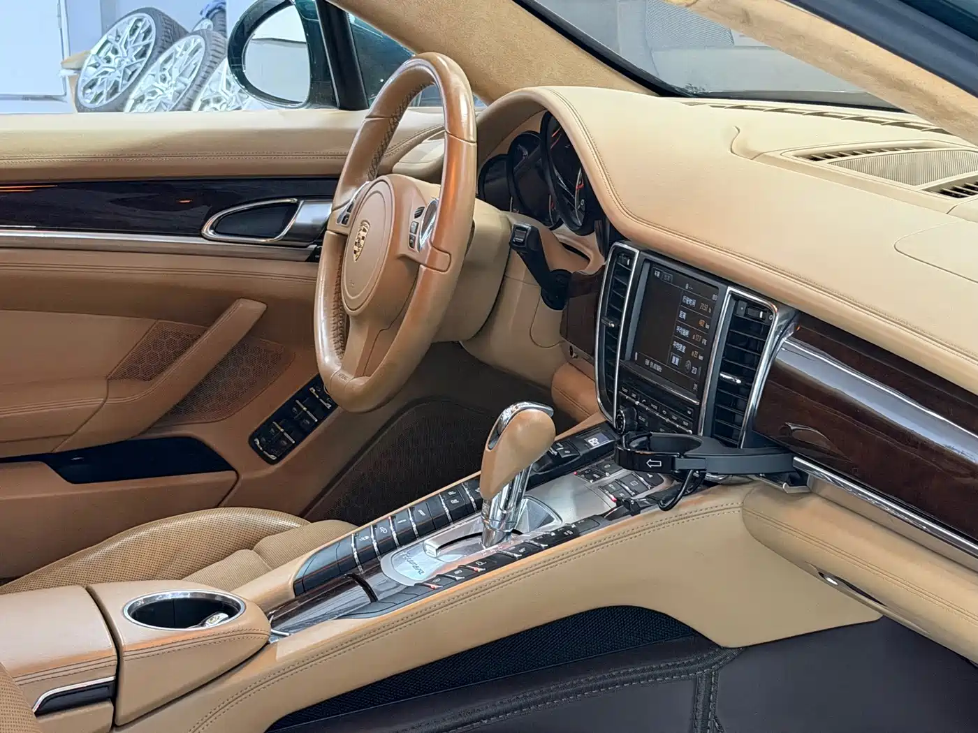 Фото 13 - Porsche Panamera