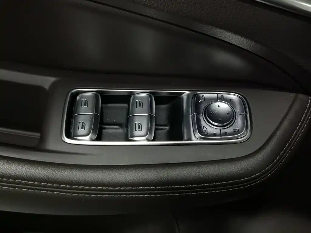 Фото 9 - Roewe RX8