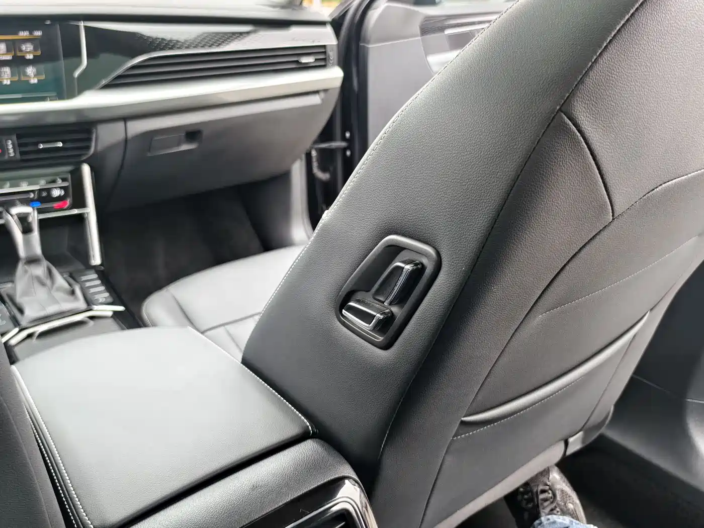 Volkswagen Passat 2023 280TSI Elite Edition фото 17