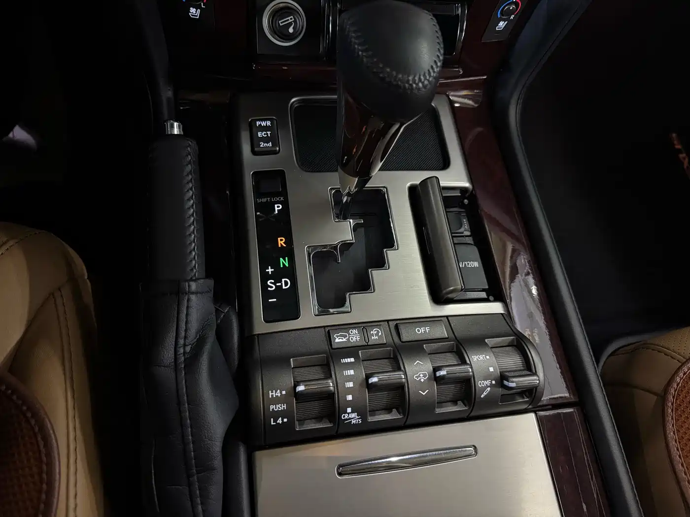 Фото 12 - Lexus LX