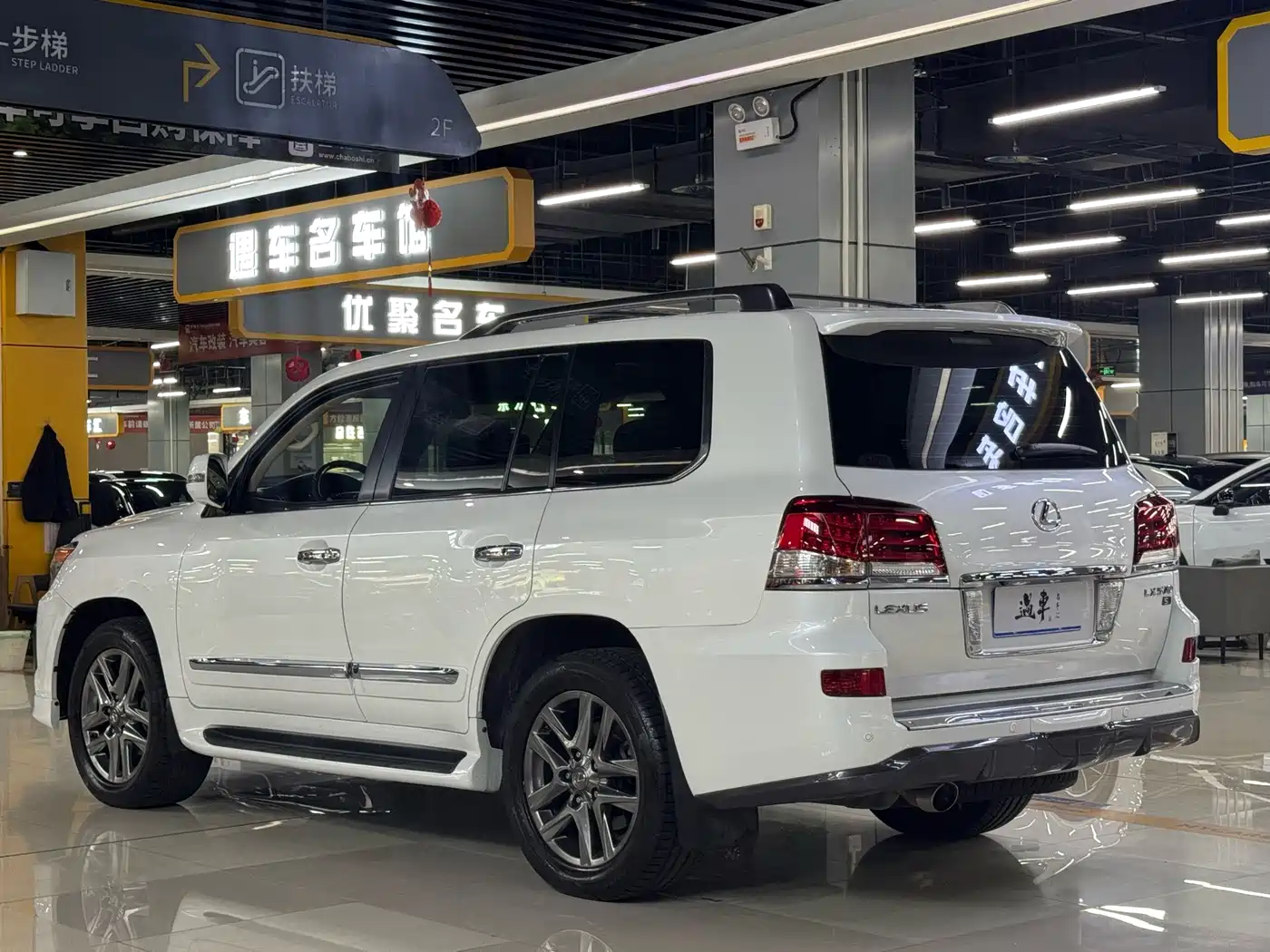 Фото 15 - Lexus LX