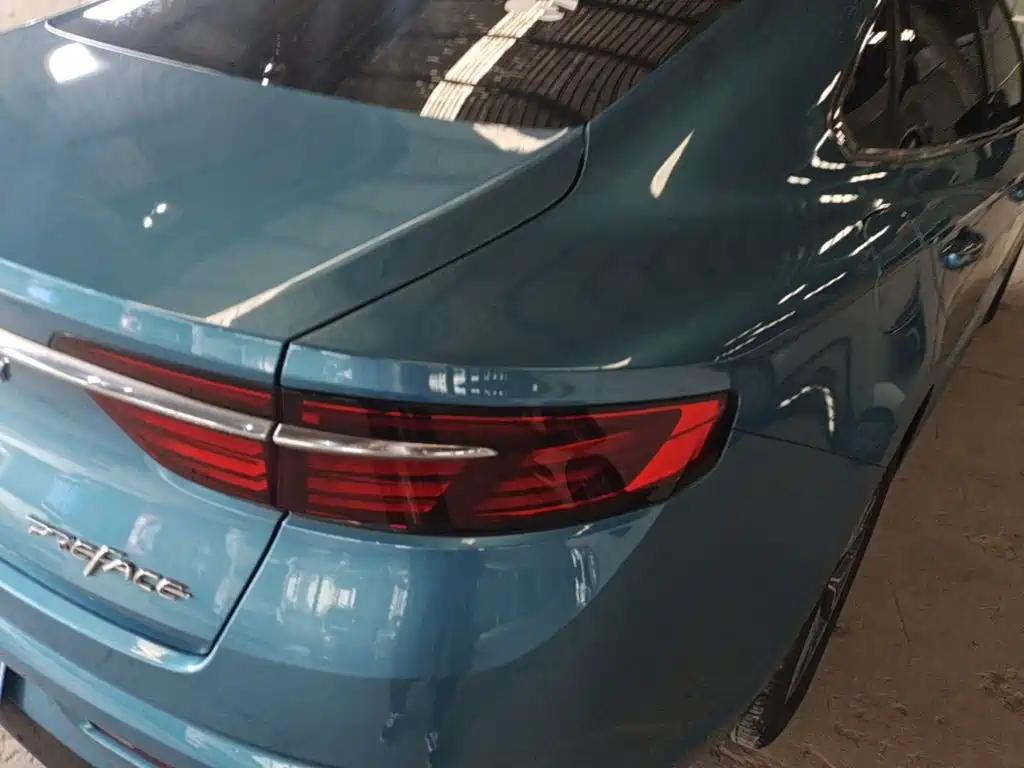 Фото 8 - Geely Preface