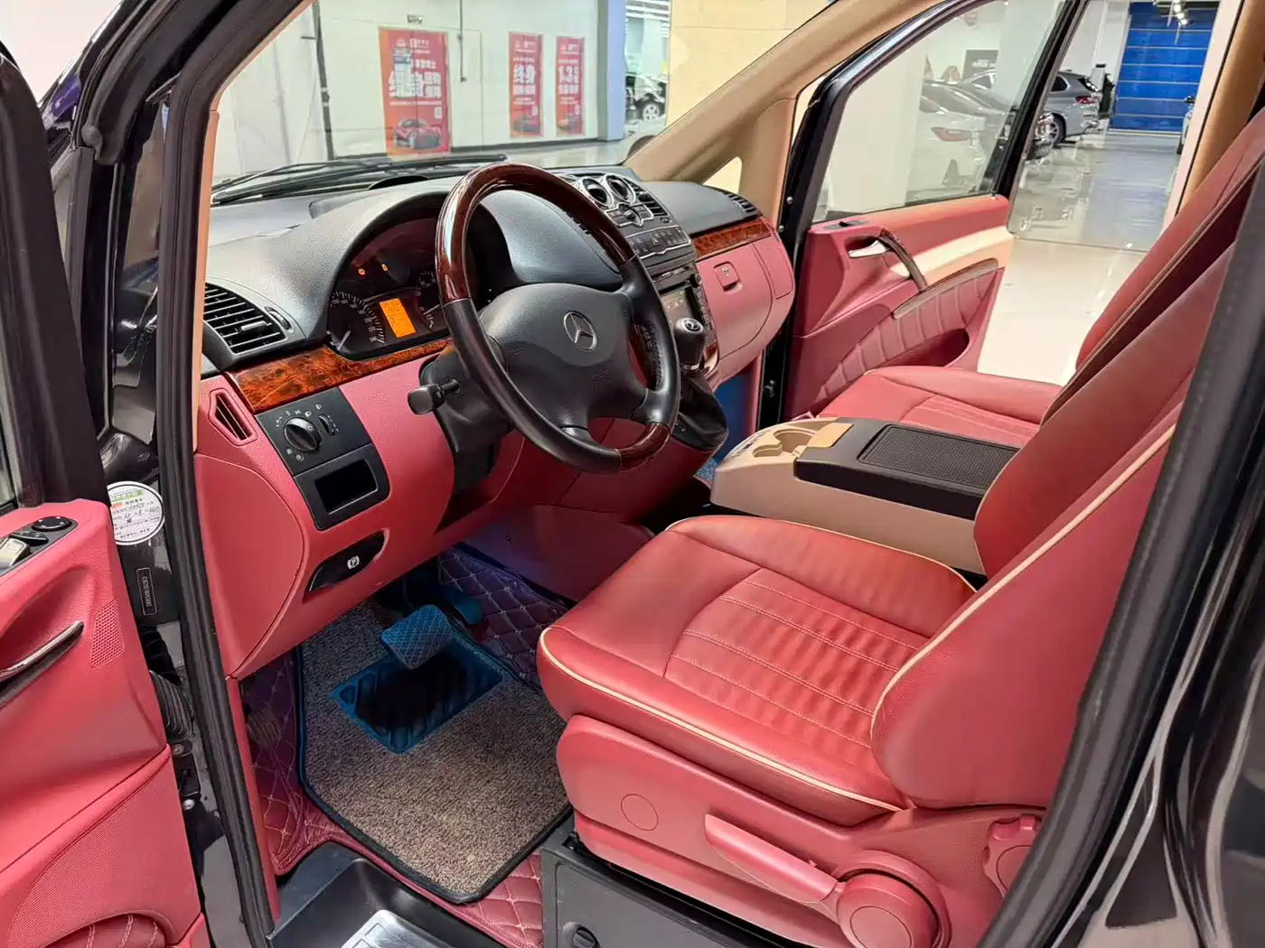Mercedes-Benz Vito 2013 Model 3.0L Elite Edition фото 11