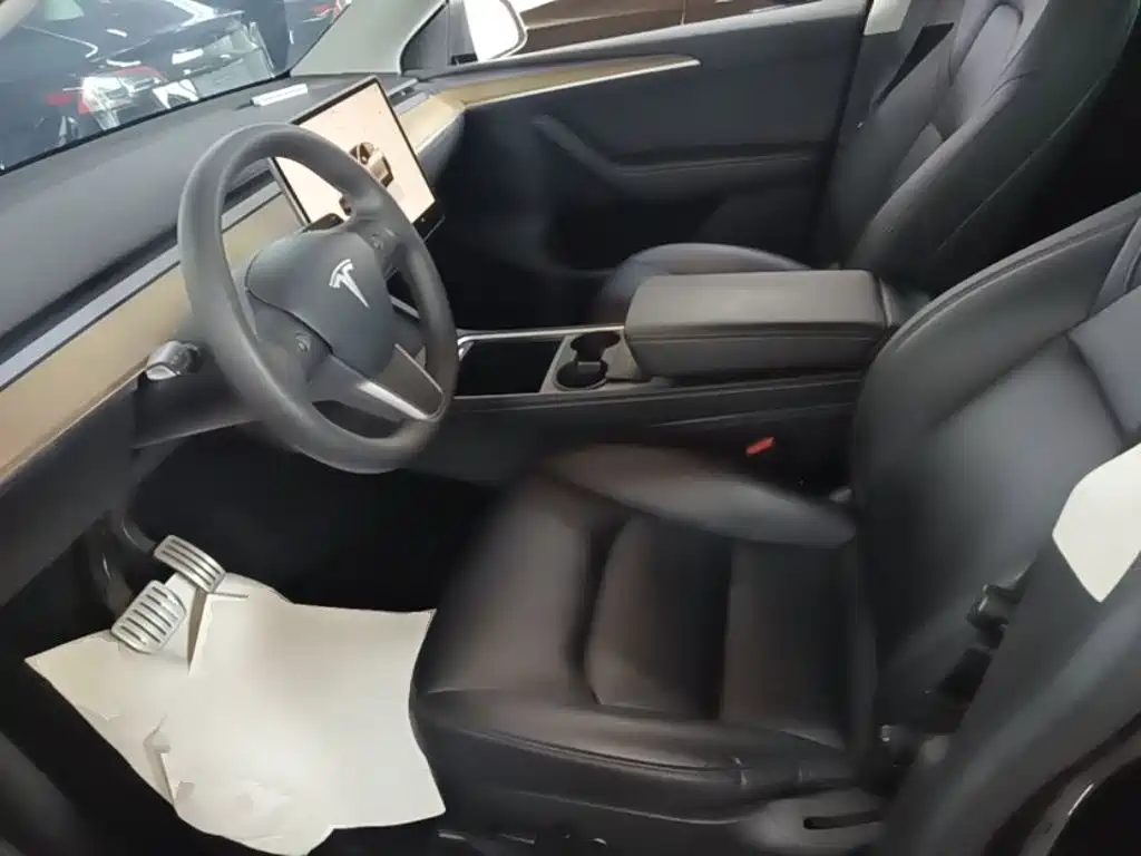 Фото 15 - Tesla Model Y