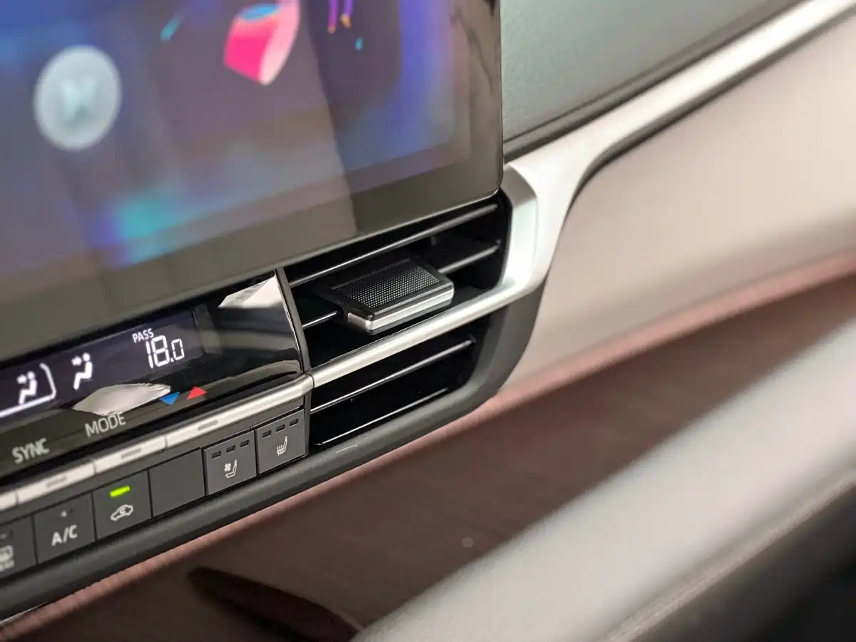 Toyota Sienna 2023 2.5L Hybrid Comfort Edition фото 6