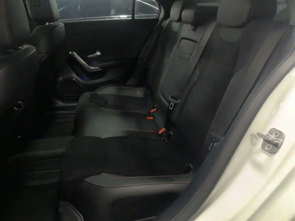 Mercedes-Benz A-Class 2025 A 200 L Fashion Edition фото 13