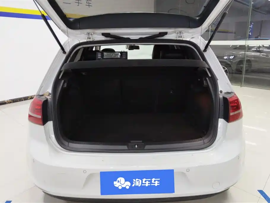 Volkswagen Golf 2014 1.6L Automatic Comfort фото 4