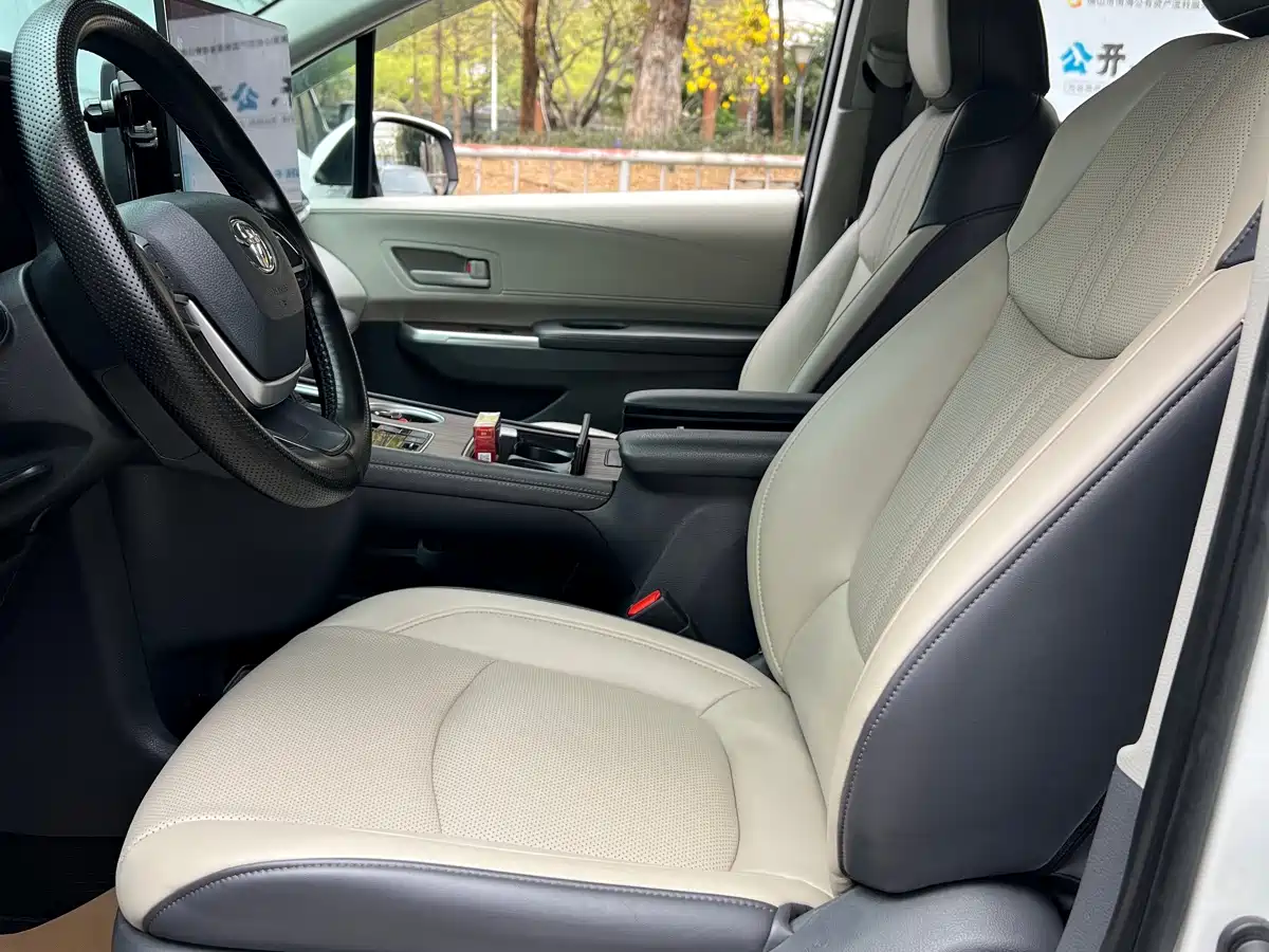 Toyota Sienna 2023 2.5L Hybrid Comfort Edition фото 21
