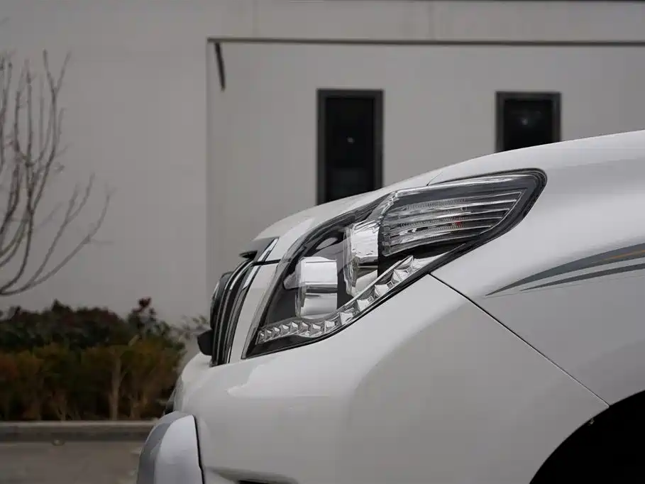 Toyota Prado 2010 4.0L Automatic TX-L фото 10