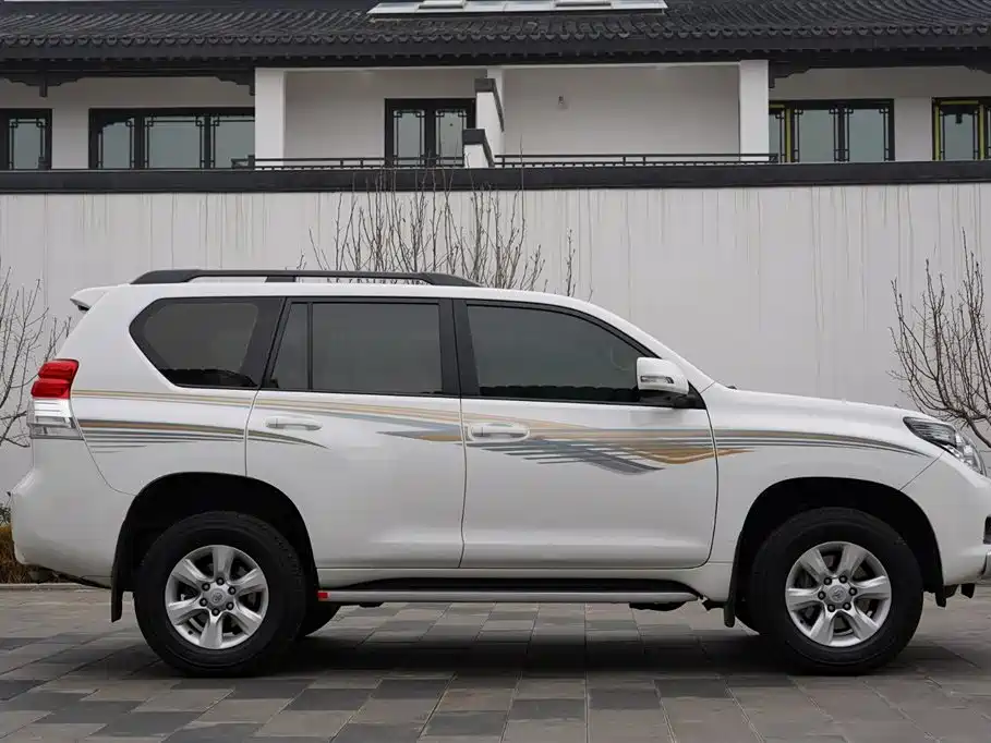 Toyota Prado 2010 4.0L Automatic TX-L фото 4
