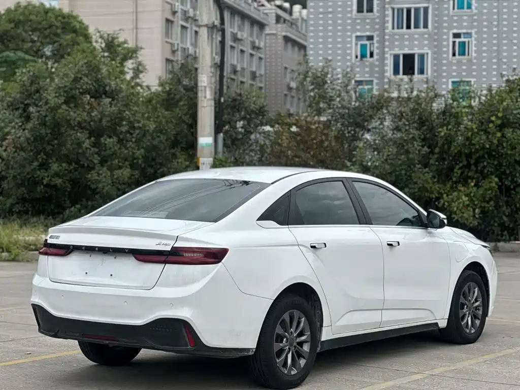 Фото 3 - Geely Geometry A
