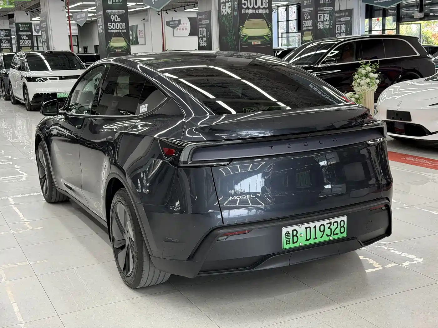 TESLA MODEL Y