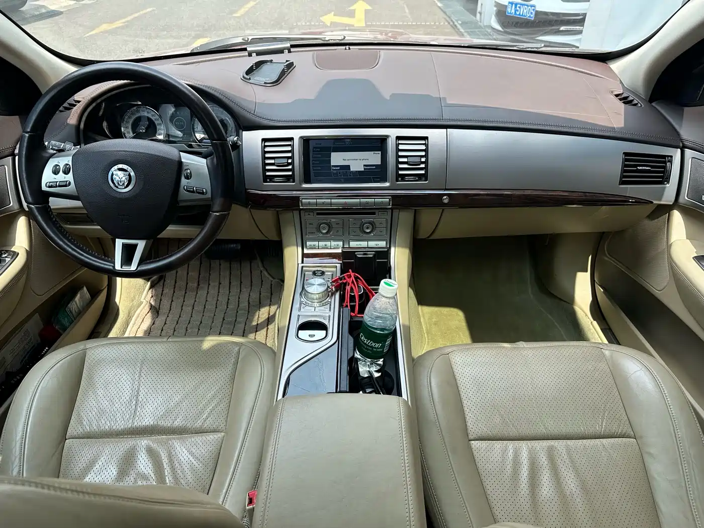 Photo 10 - Jaguar XF