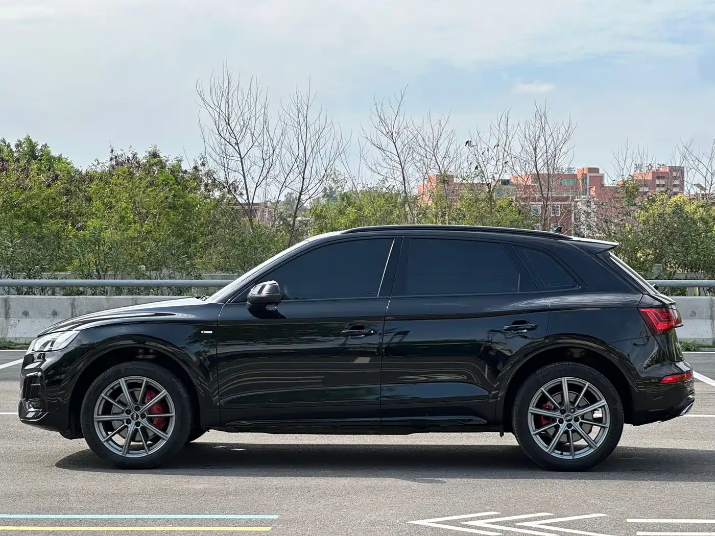 Audi Q5L 2024 Model 40 TFSI Luxury Dynamic фото 8