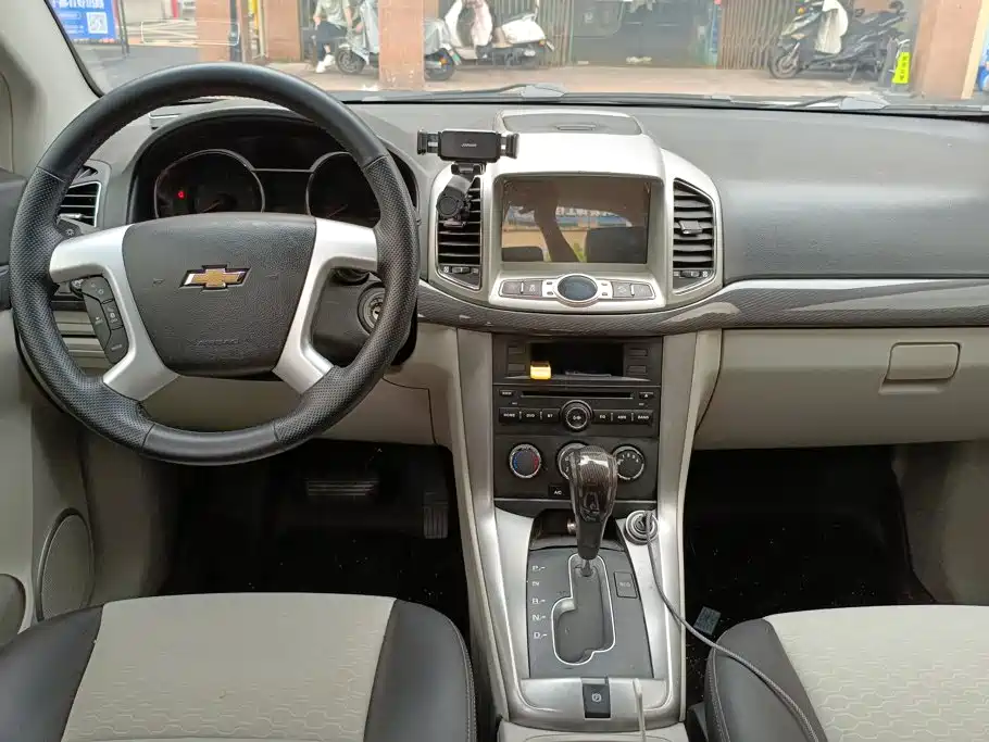 Chevrolet Captiva 2017 2015 2.4L 2WD Urban Edition 5-seater