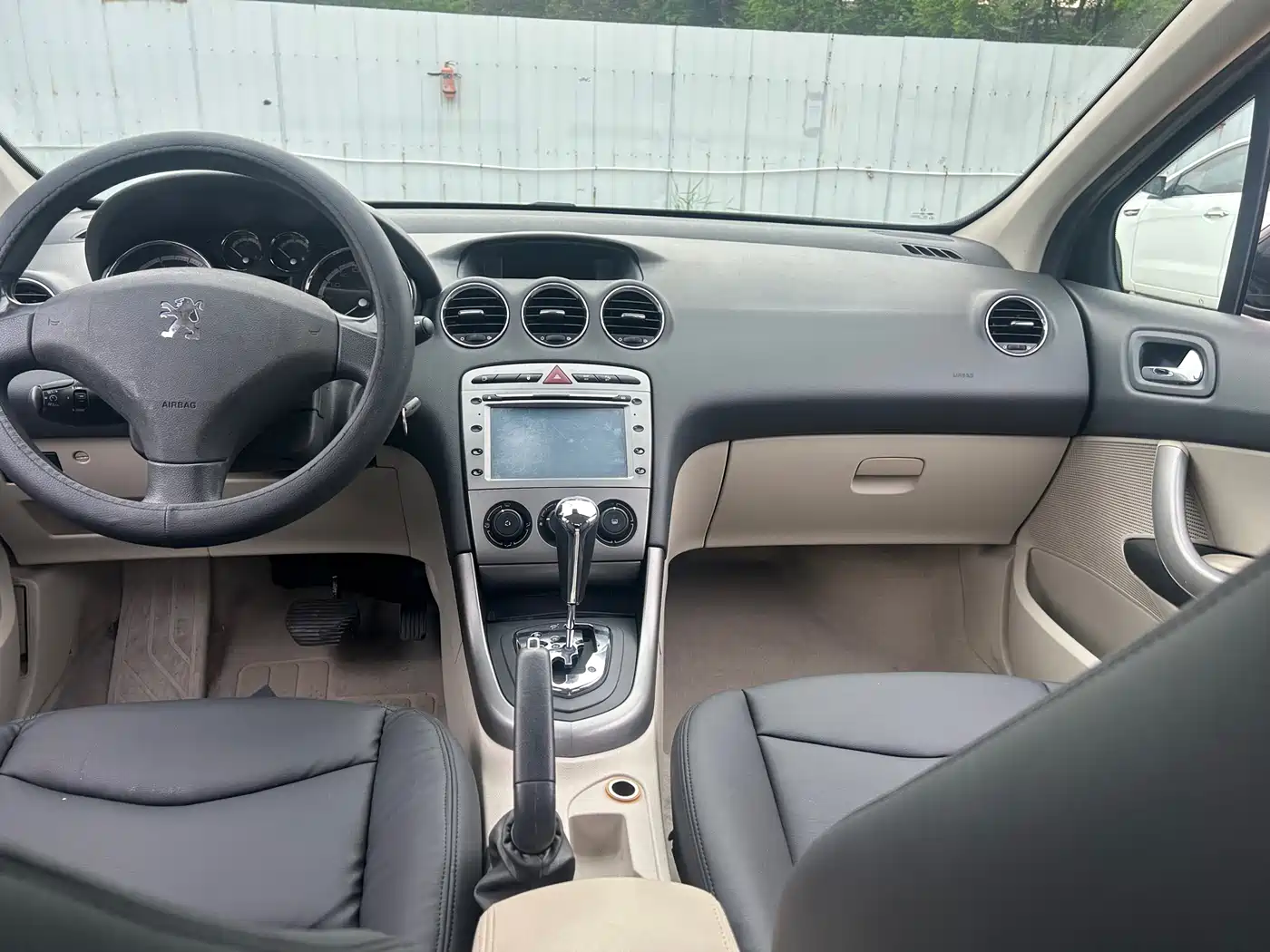 Peugeot 408 2011 2.0L Automatic Comfort Edition фото 7
