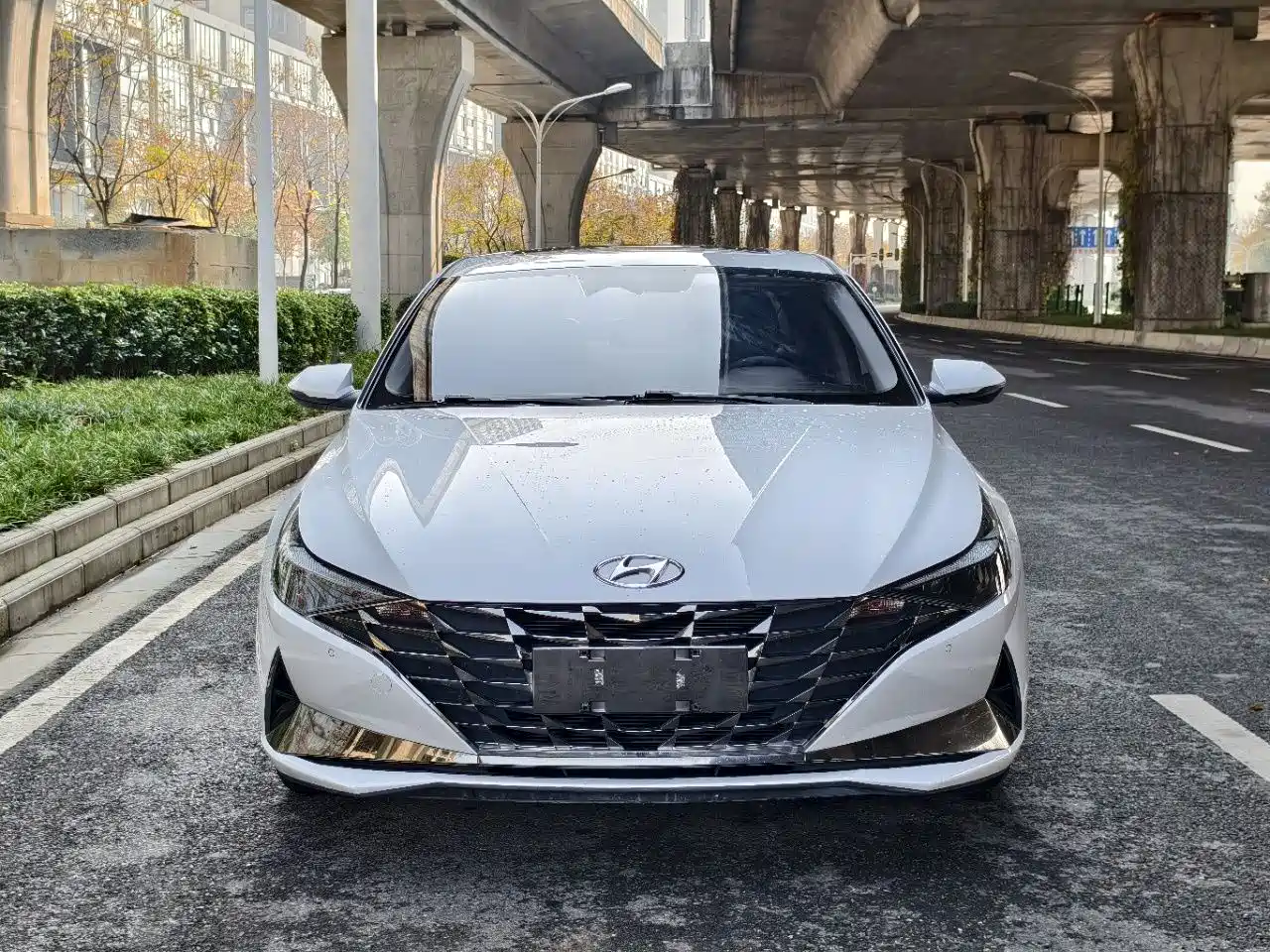 Hyundai Elantra 2022 1.5L CVT LUX Premium Edition фото 2
