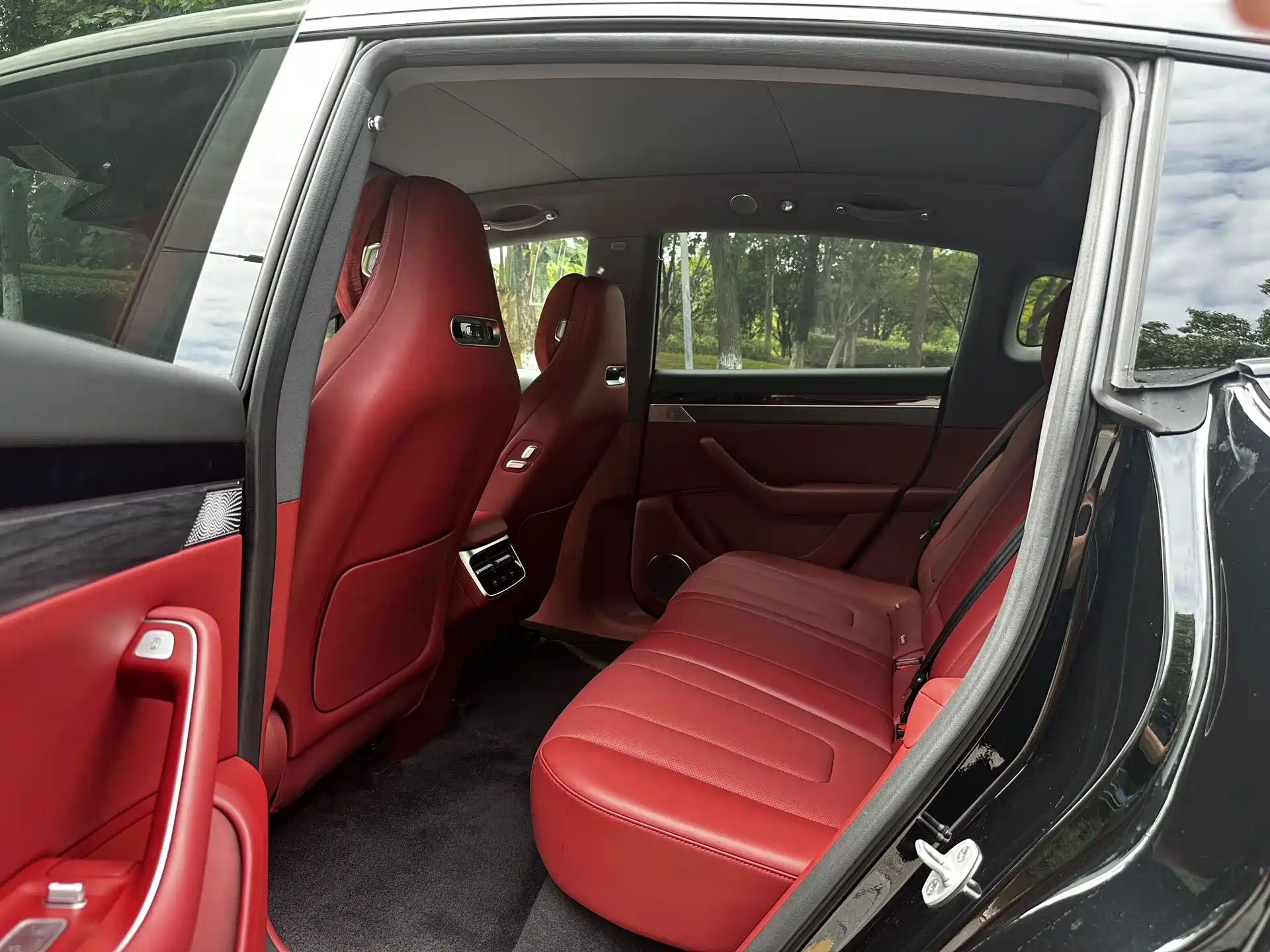 Фото 8 - Zhijie Luxeed R7