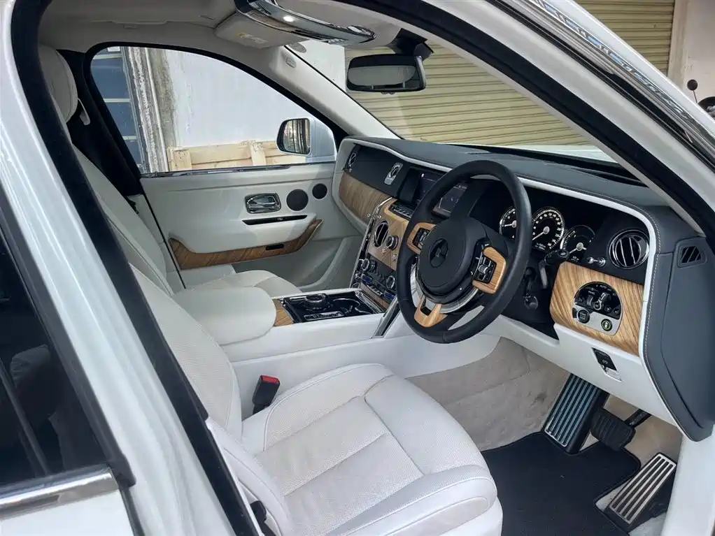 Rolls-Royce Cullinan 2024 4-Seater фото 10