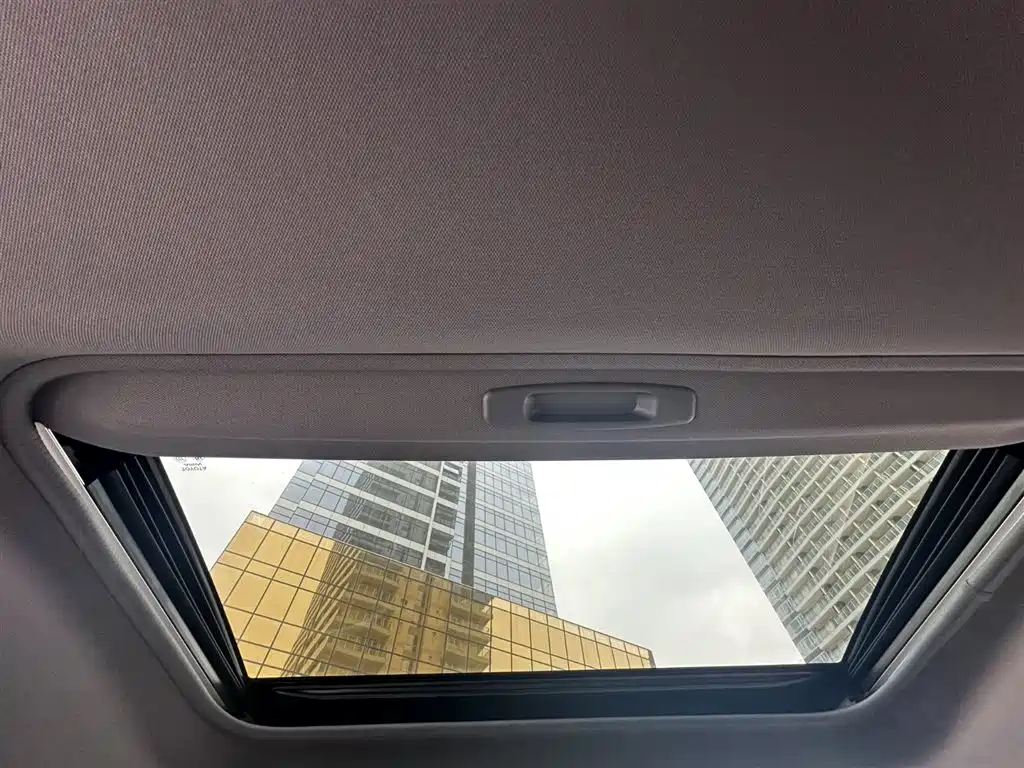 Toyota Sienna 2021 2.5L Hybrid Premium Edition фото 23