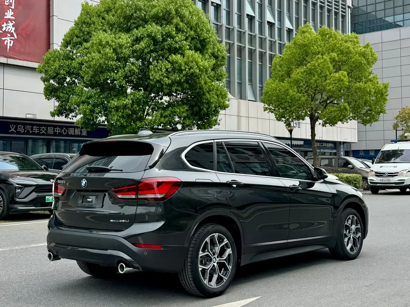BMW X1 2022 sDrive25Li Leading фото 13