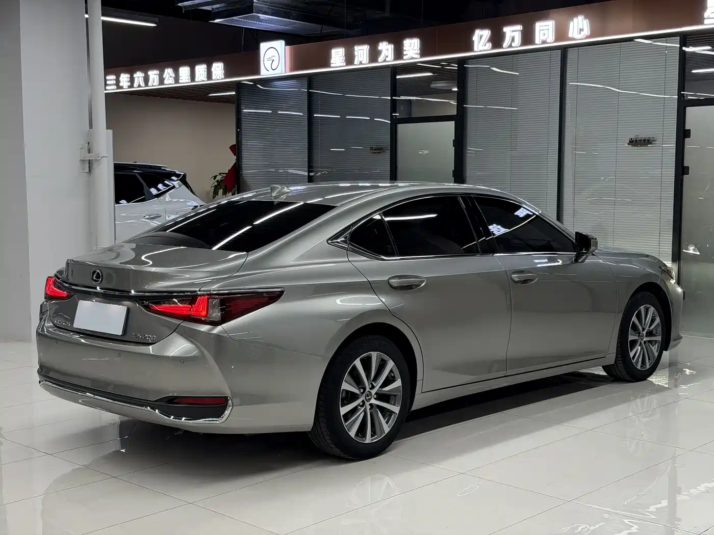 Lexus ES 2020 200 Excellence фото 18
