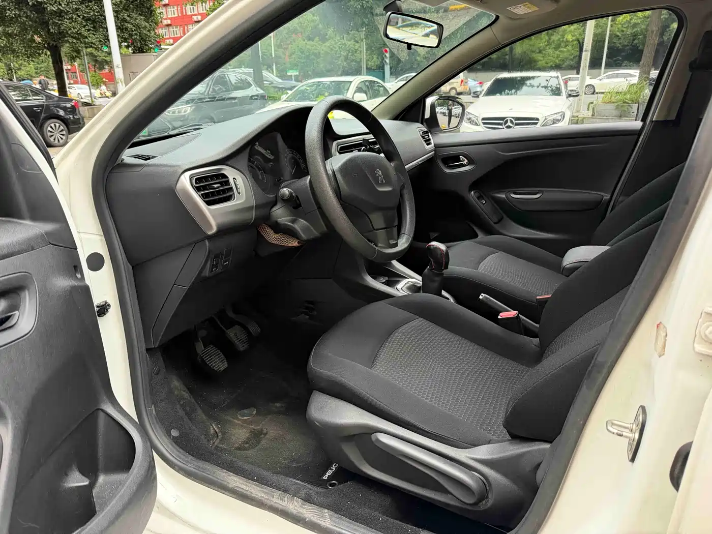 Peugeot 301 2014 2014 1.6L Manual Comfort Edition