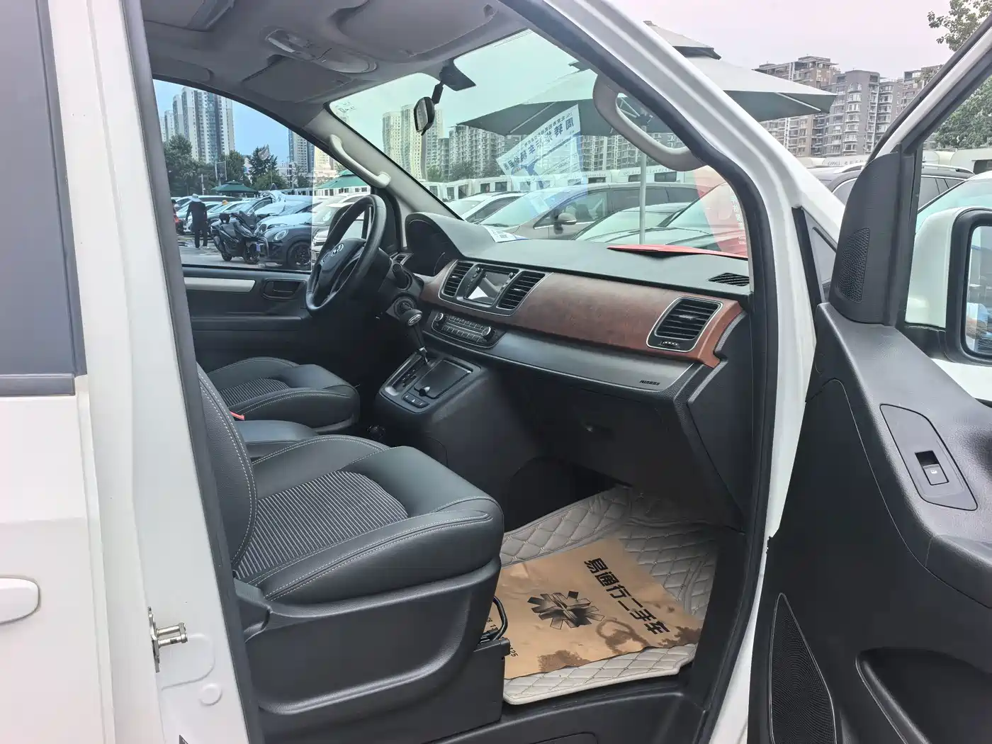 SAIC Maxus Maxus G10 2017 2016 2.0T Automatic Executive Edition