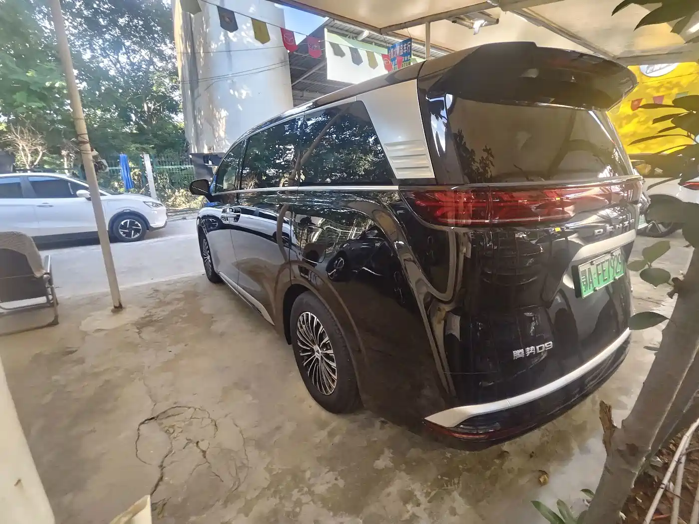 Denza D9 2023 2024 DM-i 980 AWD Premium