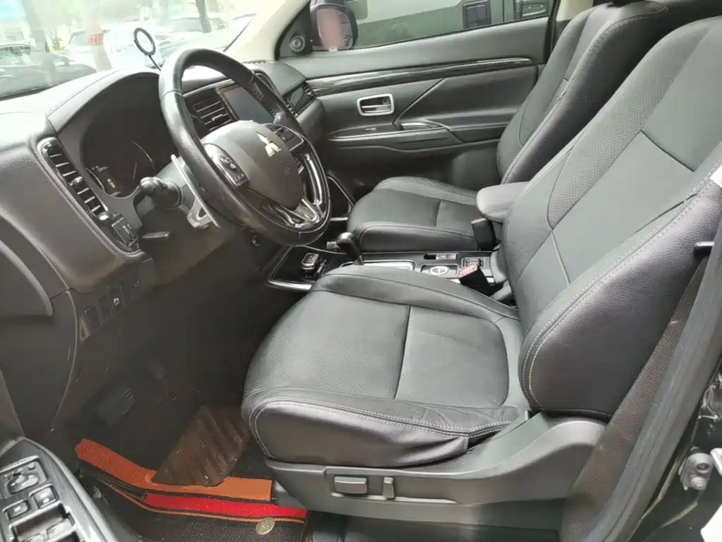 Mitsubishi Outlander 2017 2018 2.4L 4WD Luxury Edition 7-seater