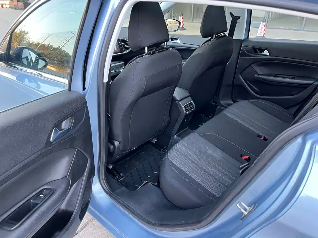 Photo 7 - Peugeot 308S