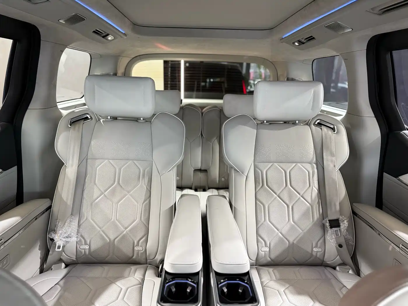 Volvo EM90 2026 2025 Ultra Six-Seater