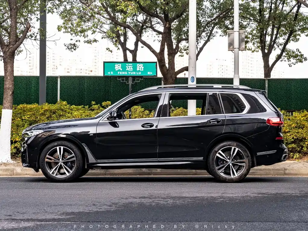 Фото 2 - BMW X7