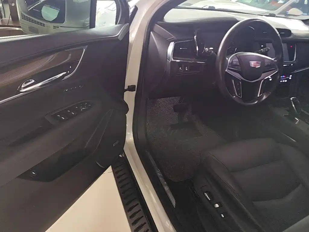 Фото 16 - Cadillac XT5